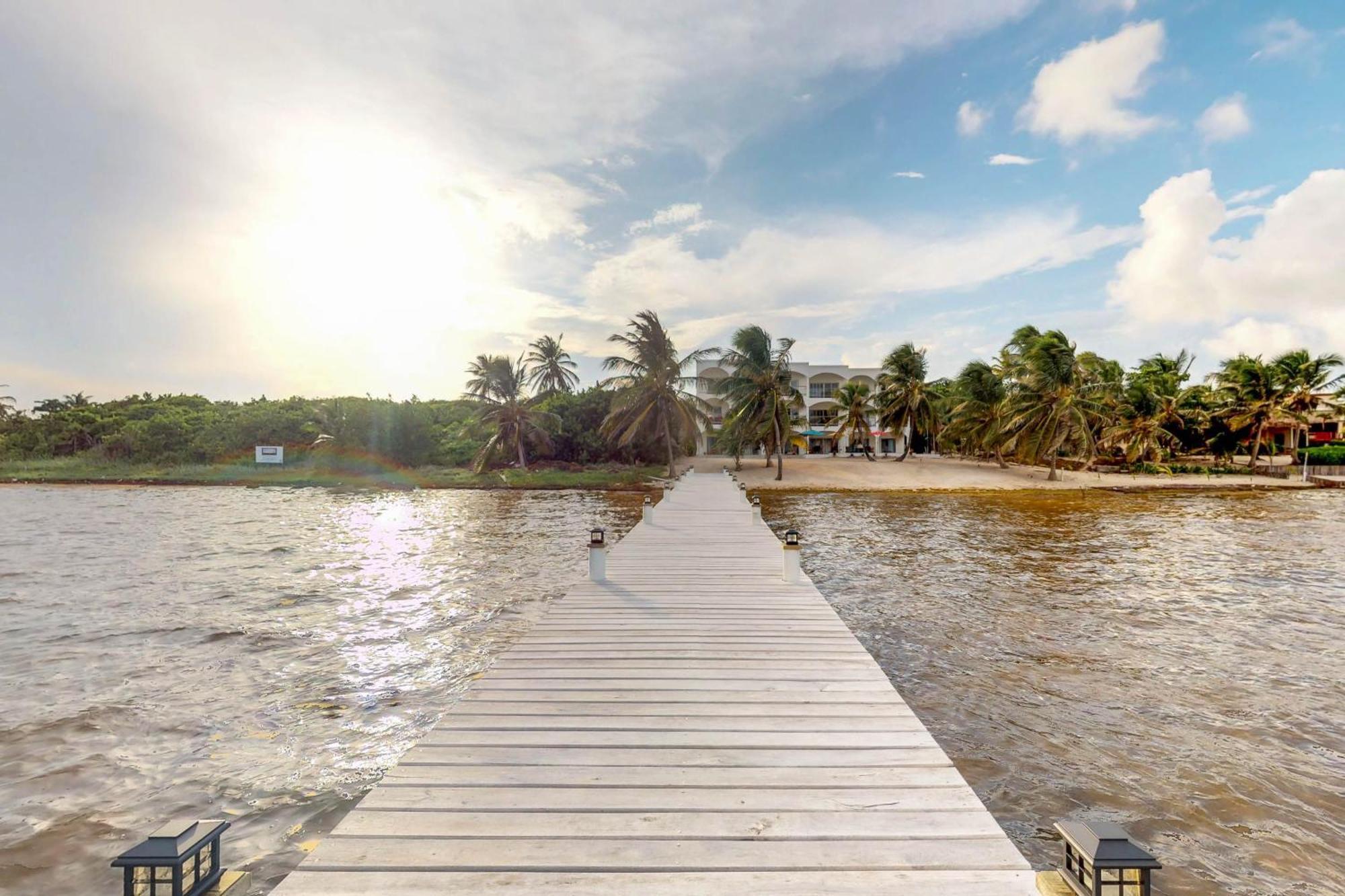 Blue Water Beach Villas San Pedro  Oda fotoğraf