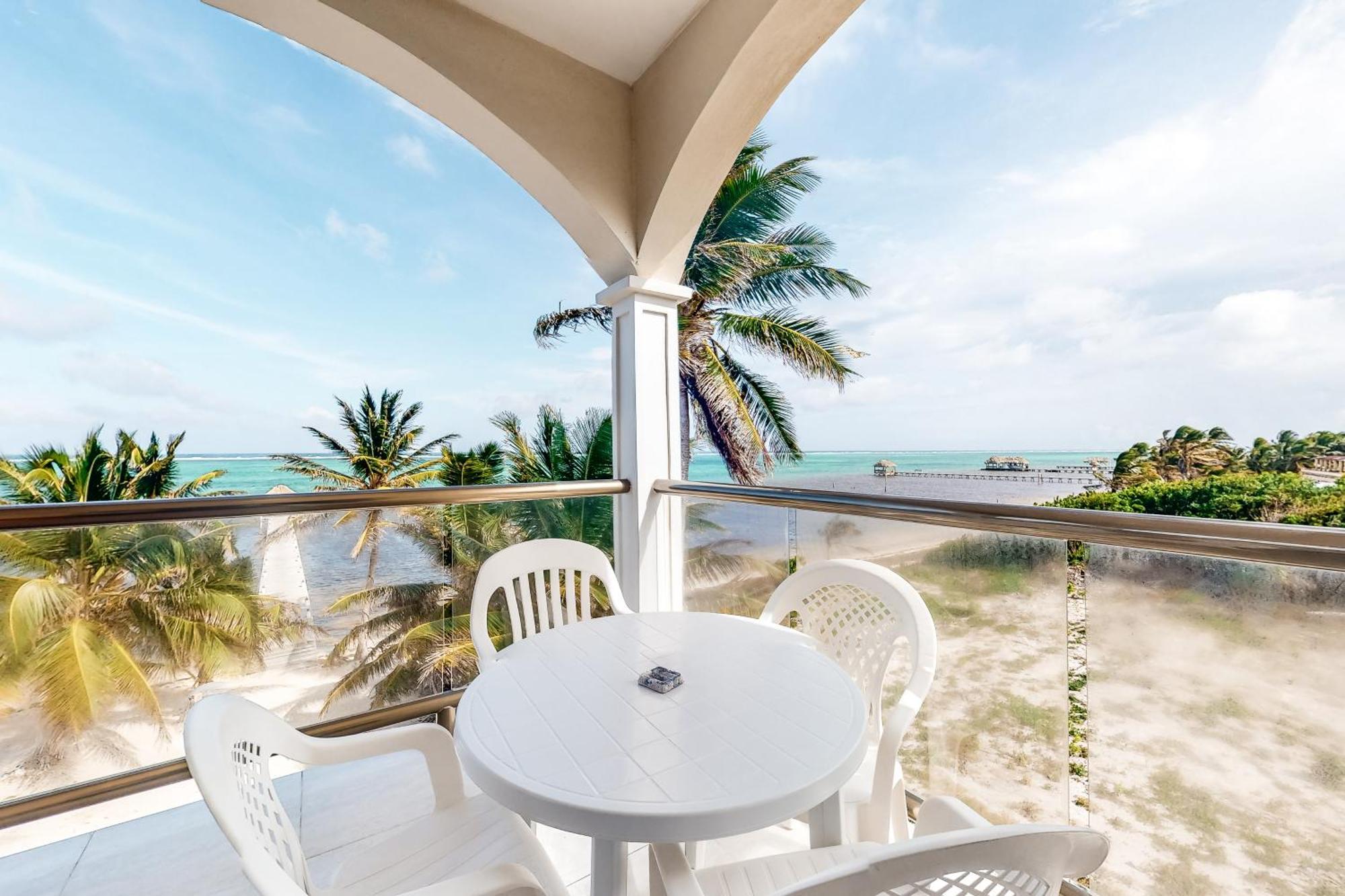 Blue Water Beach Villas San Pedro  Oda fotoğraf