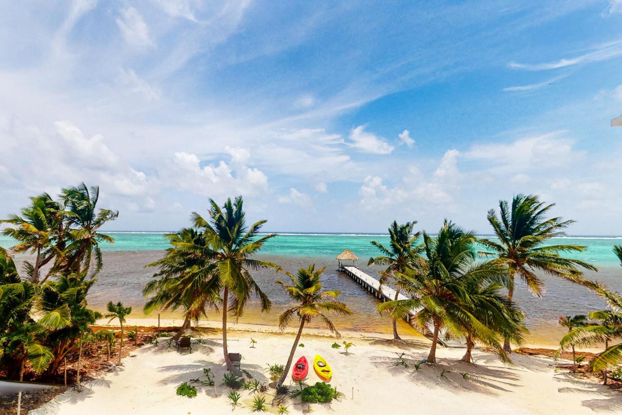Blue Water Beach Villas San Pedro  Oda fotoğraf